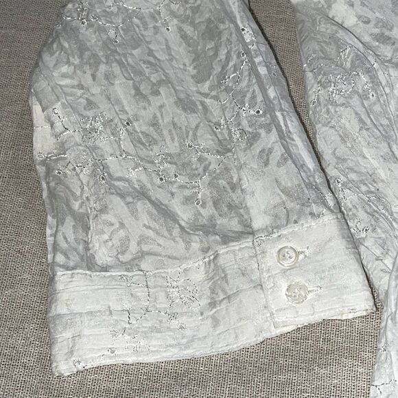 Brina & Em | White Eyelet Embroidered Button-Front Blouse | Large - Picture 4 of 8